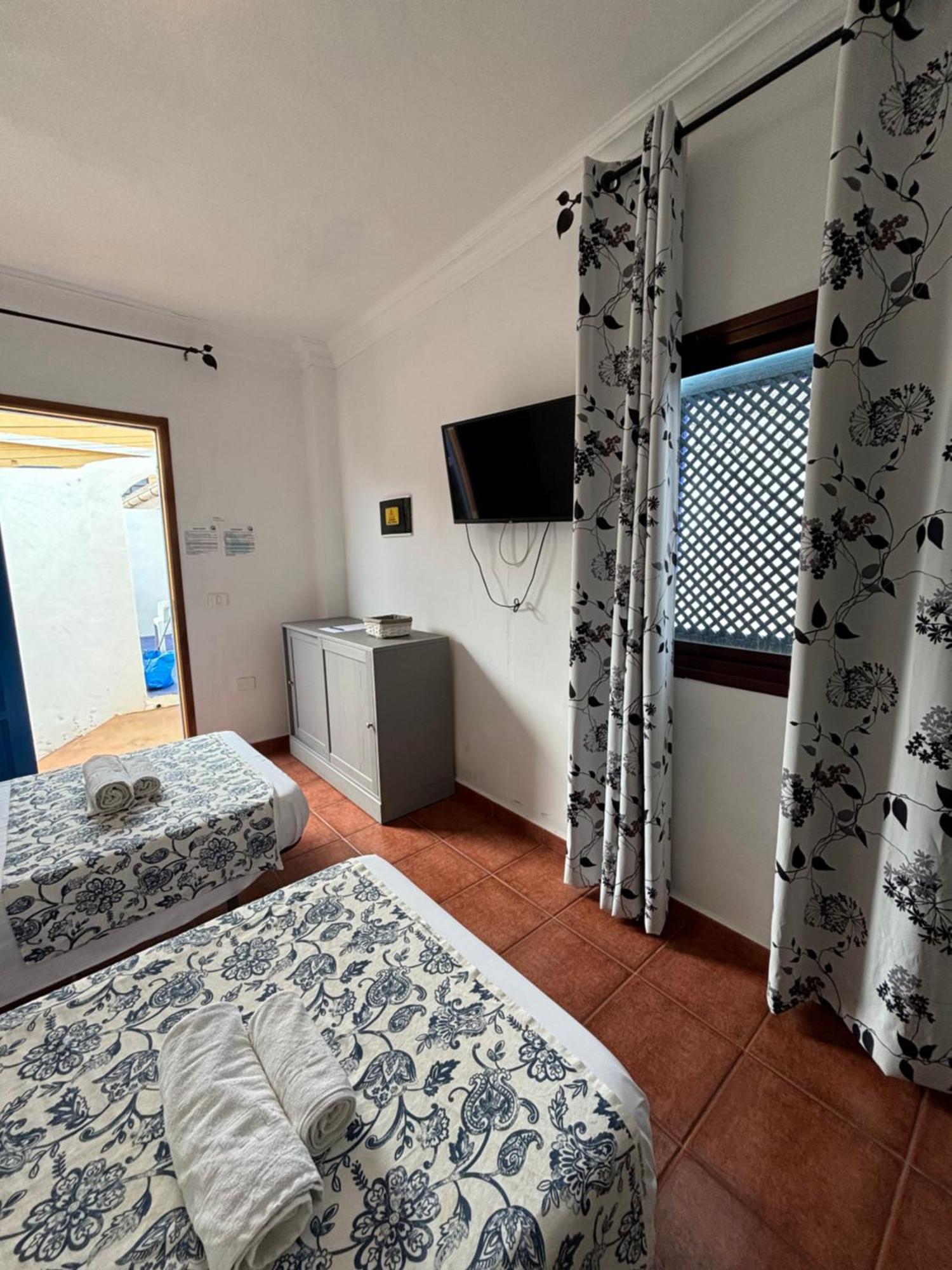 Apartamentos Y Habitaciones Villa Marina La Caleta  Exterior photo